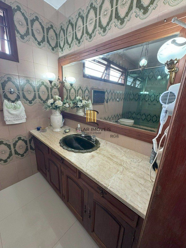 Casa com 4 dormitórios (1 sendo suíte) por R$ 2.800.000,00 na Rua Vasco Alves nº 1225- Centro- Santana do Livramento-RS