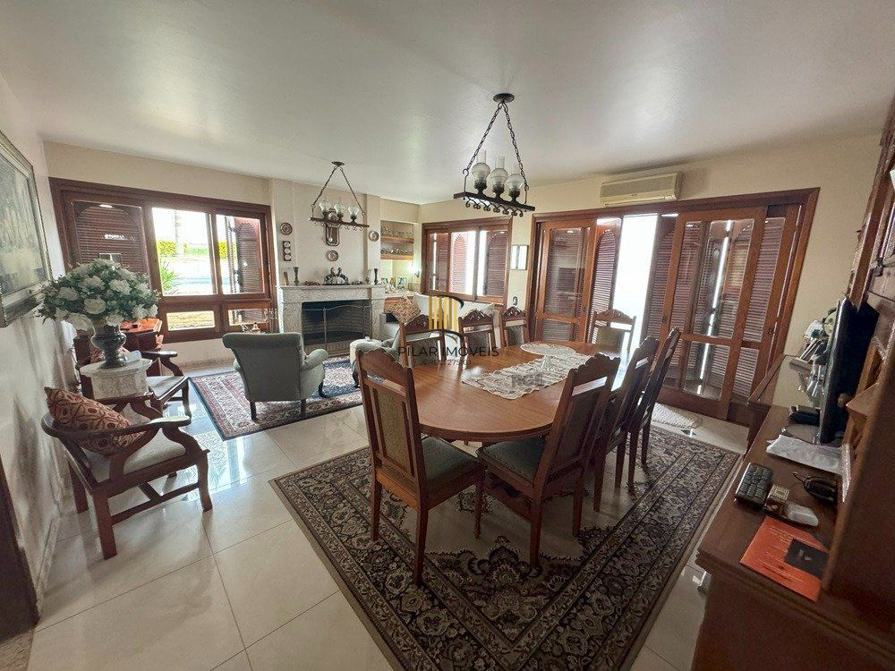 Casa com 4 dormitórios (1 sendo suíte) por R$ 2.800.000,00 na Rua Vasco Alves nº 1225- Centro- Santana do Livramento-RS