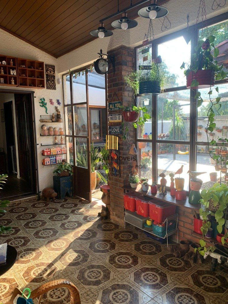 Casa com 5 dormitórios (sendo 2 suítes) por R$ 1.400.000,00 na Rua Moises Viana nº 596-Hidráuilica- Santana do Livramento.-RS