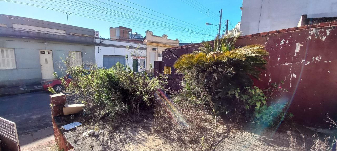 Terreno central na rua General Câmara nº 2.157 por R$500.000,00