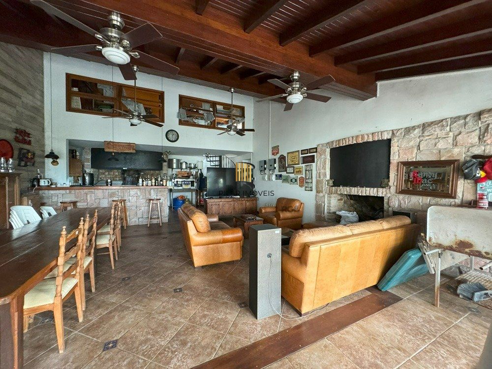 Casa com 3 dormitórios (1 sendo suíte) por R$ 4.000.000,00 na Rua Antônio Fernandes da Cunha nº 245 - Centro- Santana do Livramento-RS