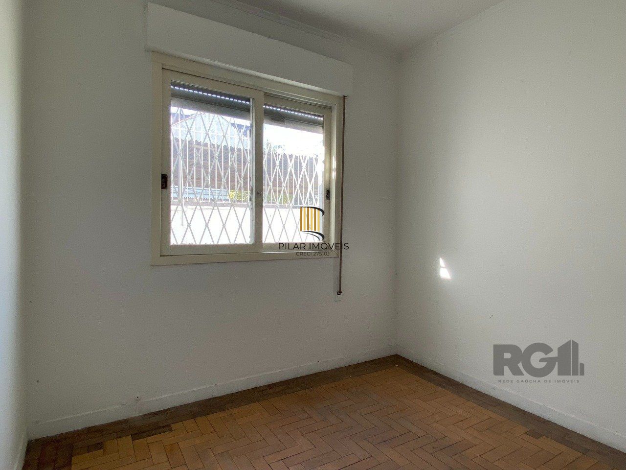 CASA COM 5 DORMITÓRIOS, ESPAÇO PARA FESTAS E PEÇAS AMPLAS PRÓXIMO AO IGUATEMI