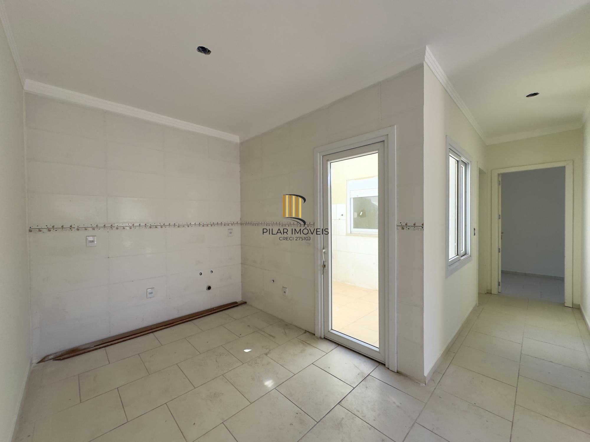 Casa em condomínio com 2 dormitórios, vaga de garagem e churrasqueira na Olaria