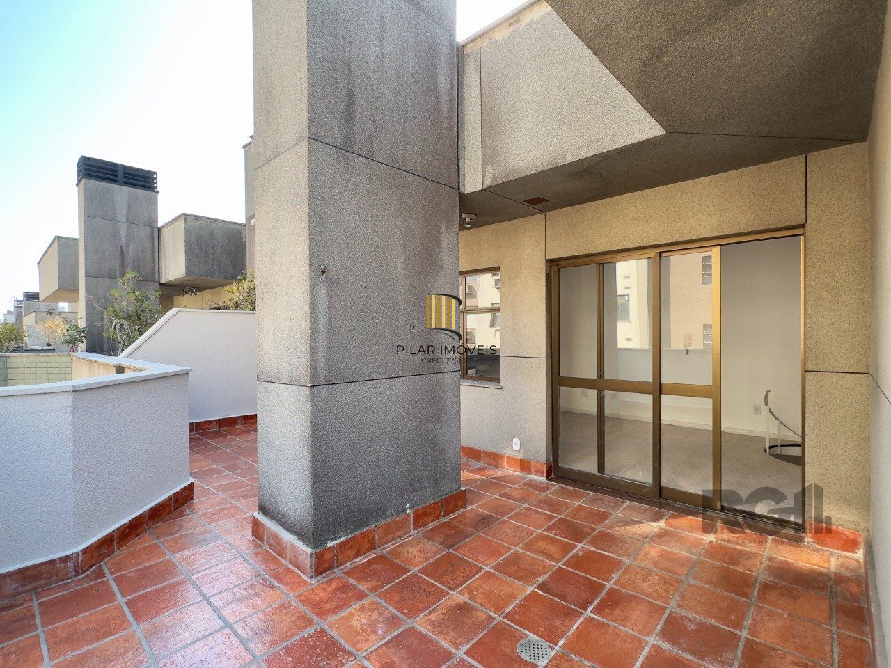 COBERTURA COM 174M², DE FRENTE, 3 DORMITÓRIOS, EM ÓTIMA LOCALIZAÇÃO NO MENINO DEUS