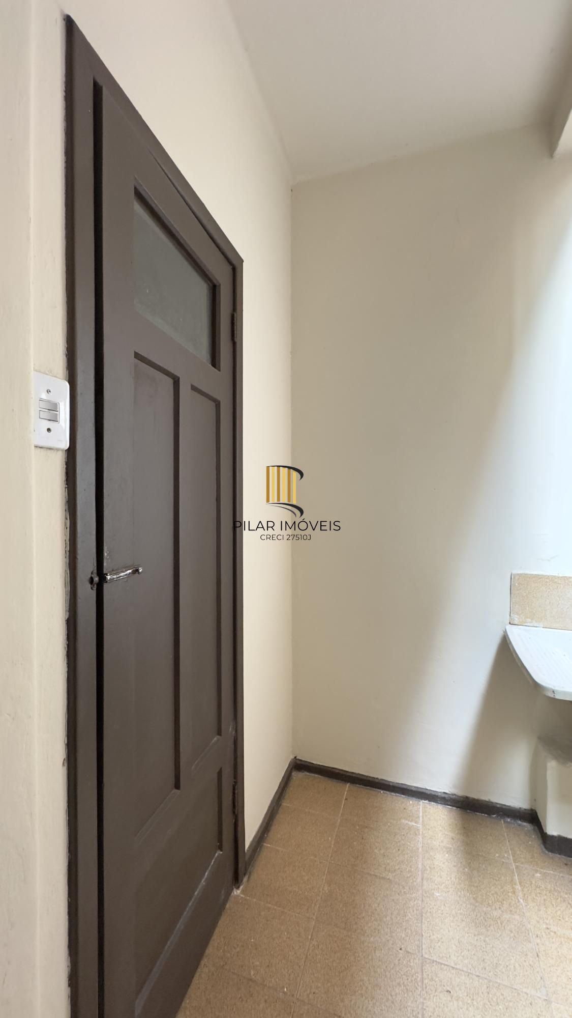 Apartamento de 62m², 2 dormitórios com banheiro auxiliar no Centro Histórico