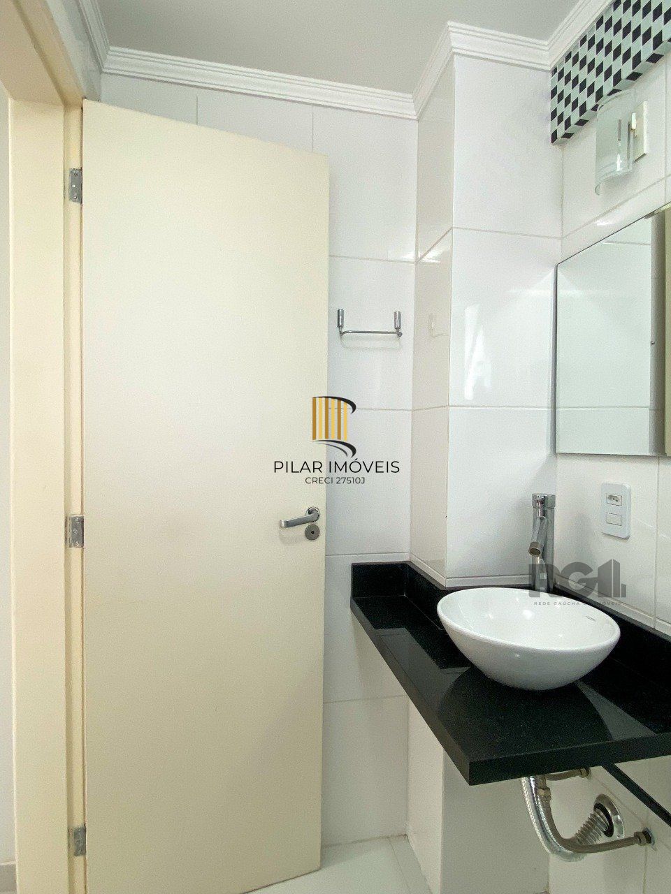 APARTAMENTO SEMIMOBILIADO COM PORTARIA NO CENTRO HISTÓRICO