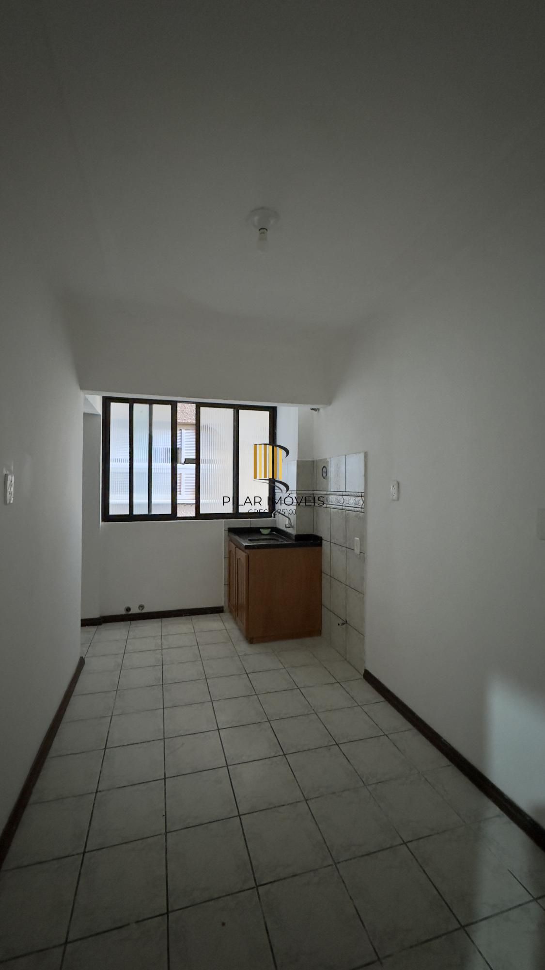 APARTAMENTO 2 DORMITÓRIOS TOTALMENTE REFORMADO NO CENTRO HISTÓRICO