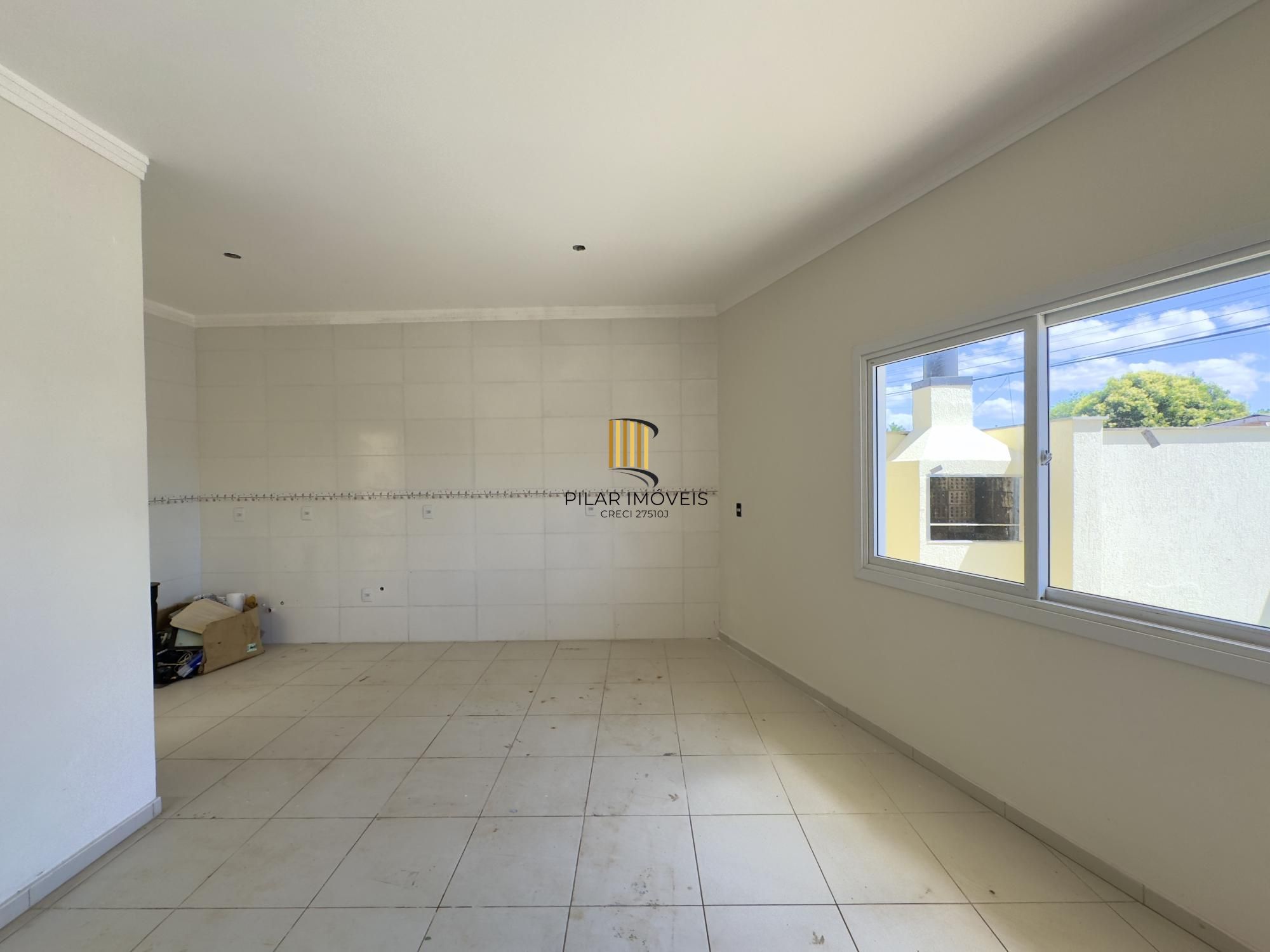 Casa em condomínio com 2 dormitórios, vaga de garagem e churrasqueira na Olaria