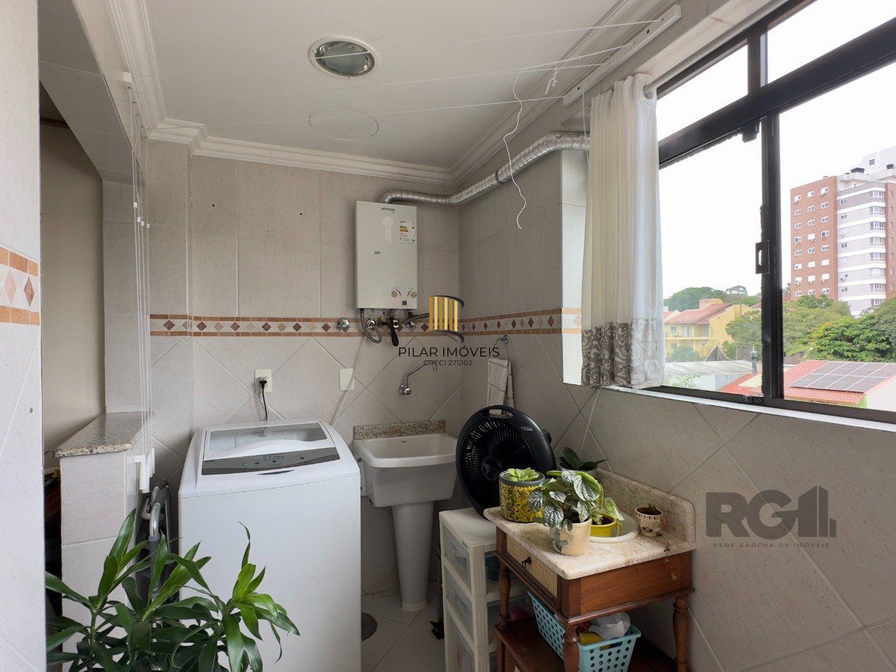 APARTAMENTO 2 DORMITÓRIOS, DE FRENTE, COM VAGA DE GARAGEM NO JARDIM BOTÂNICO
