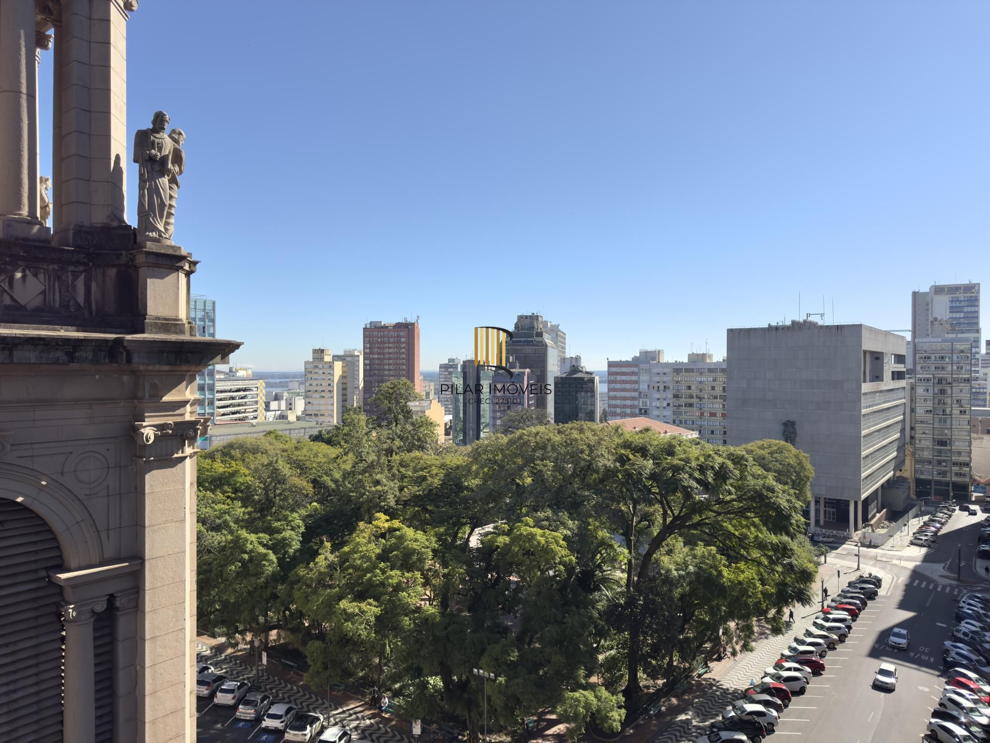 APARTAMENTO 3 DORMITÓRIOS COM LINDA VISTA DA CATEDRAL NO CENTRO HISTÓRICO