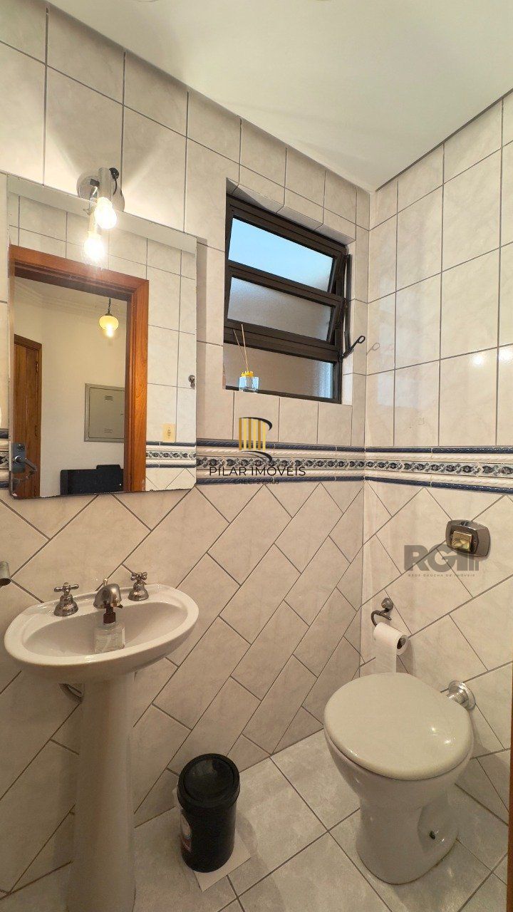 APARTAMENTO MOBILIADO DE 96M² COM 3 DORMITÓRIOS, SUÍTE E VAGA DE GARAGEM NO MENINO DEUS