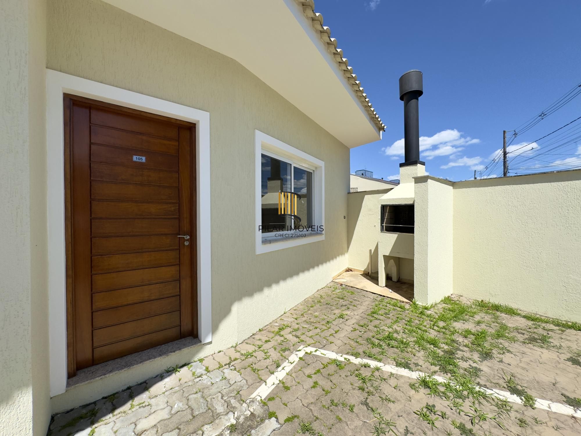 Casa em condomínio com 2 dormitórios, vaga de garagem e churrasqueira na Olaria