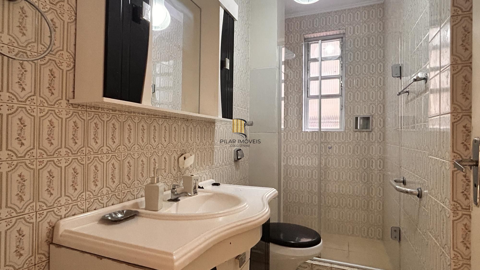 Apartamento 2 dormitórios com pátio