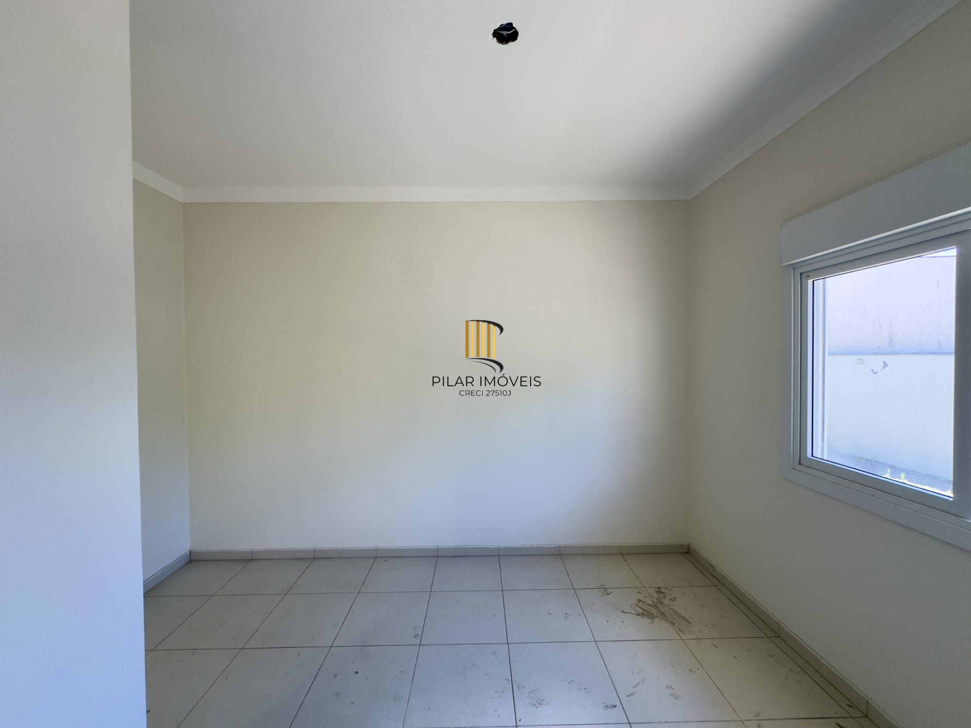 Casa em condomínio com 2 dormitórios, vaga de garagem e churrasqueira na Olaria