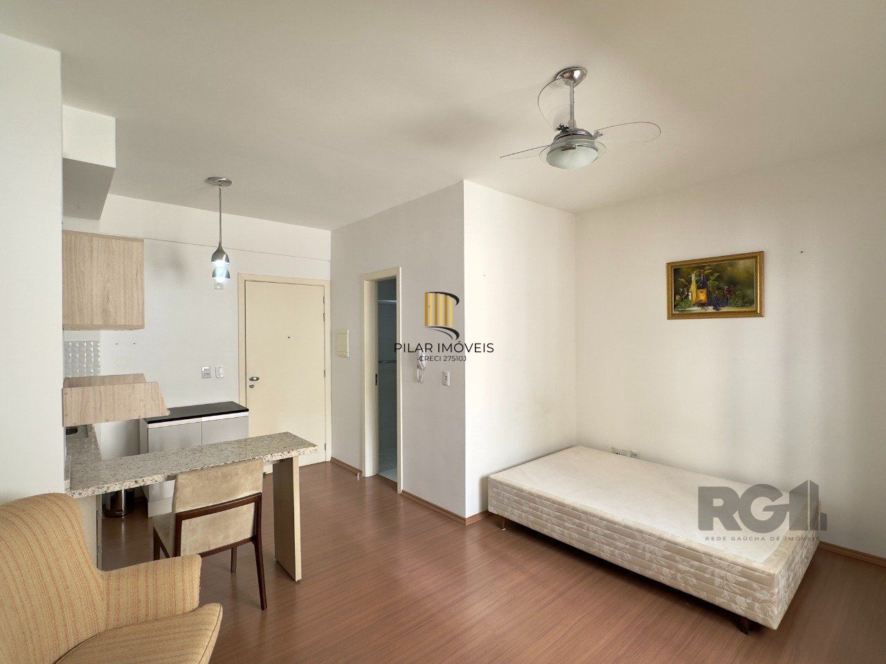 STUDIO SEMIMOBILIADO COM VAGA DE GARAGEM NO CENTRO HISTÓRICO