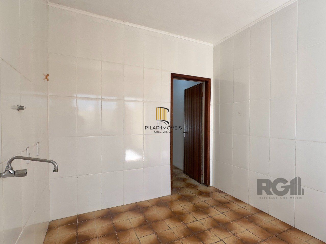 CASA COM 4 DORMITÓRIOS E PÁTIO COM CHURRASQUEIRA NO CENTRO HISTÓRICO