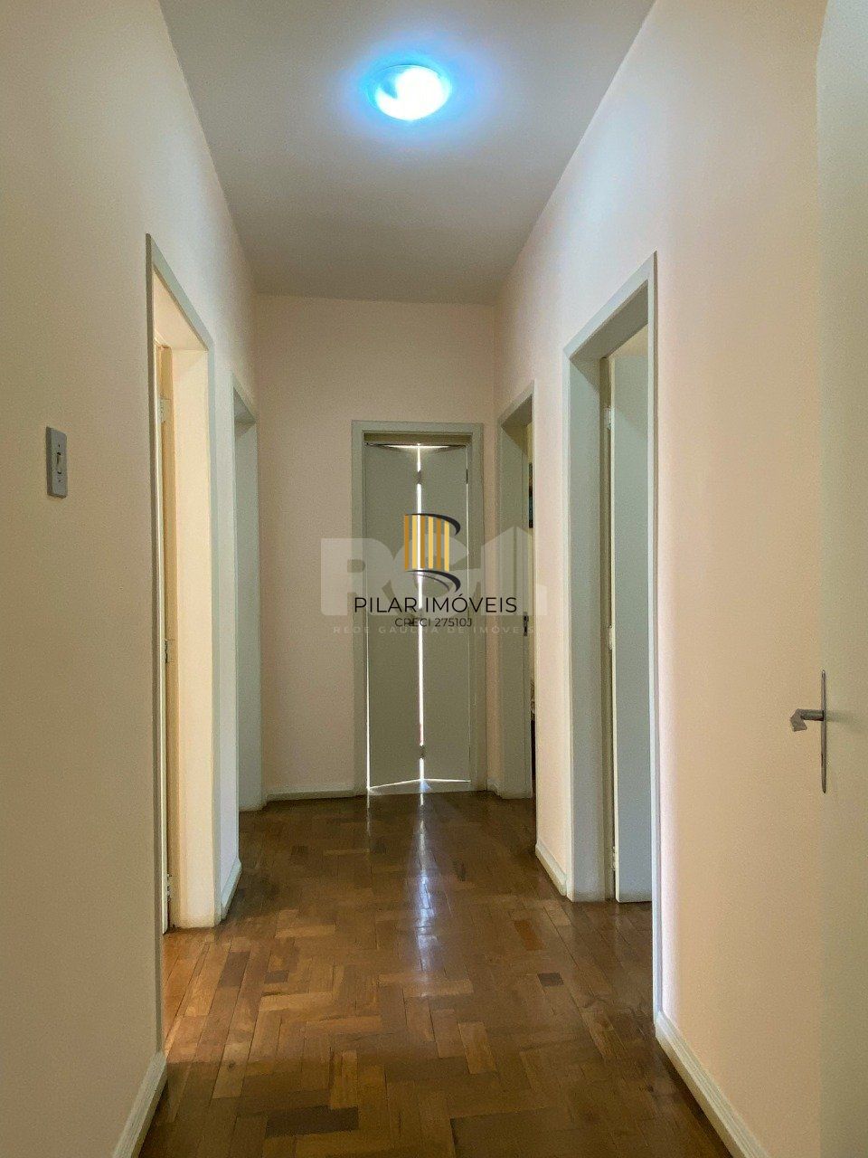 Casa com 4 dormitórios, no bairro Nossa Senhora das Graças em Canoas/RS