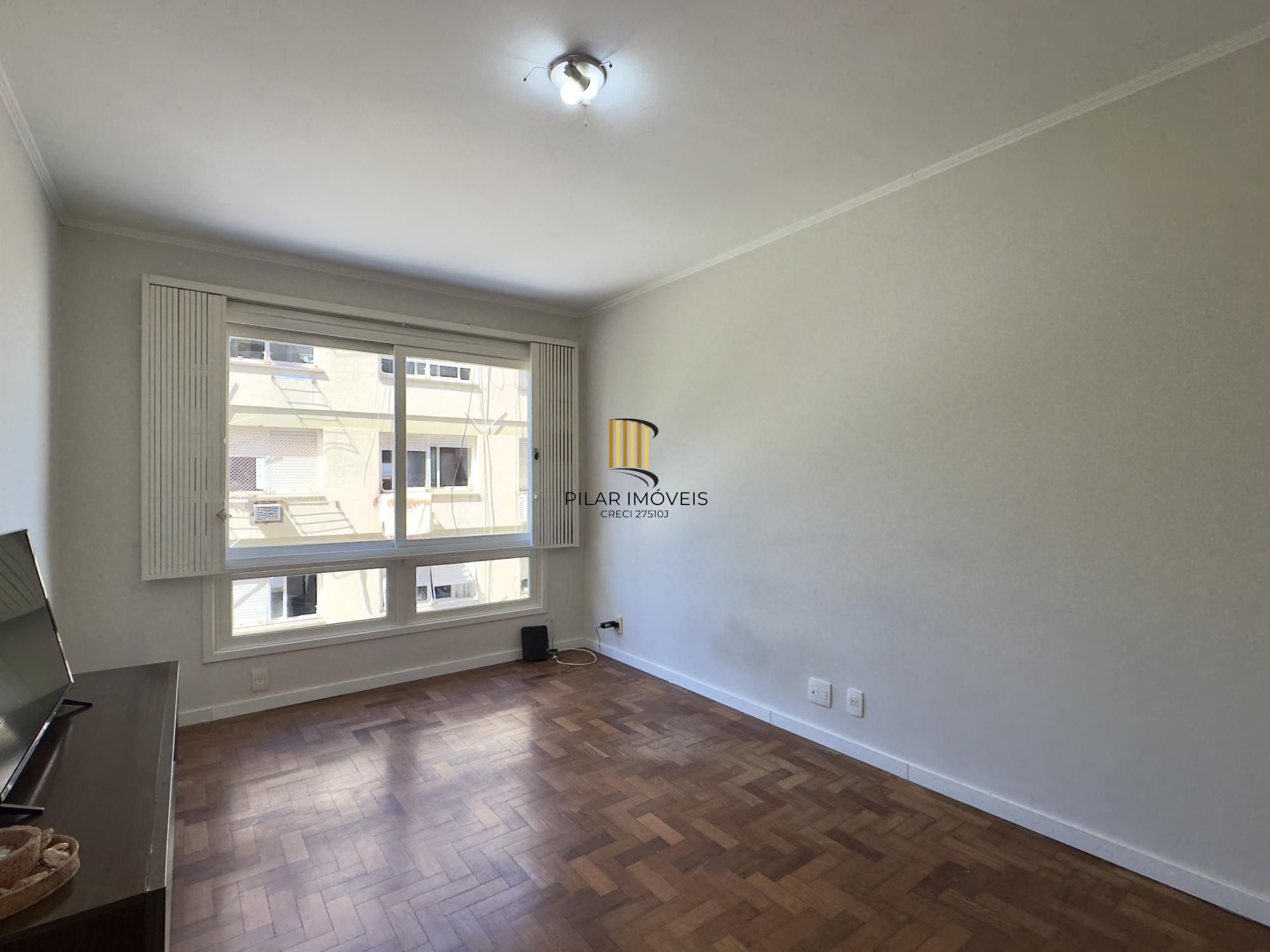 Apartamento 1 dormitório, super amplo, com vaga de garagem no Centro Histórico