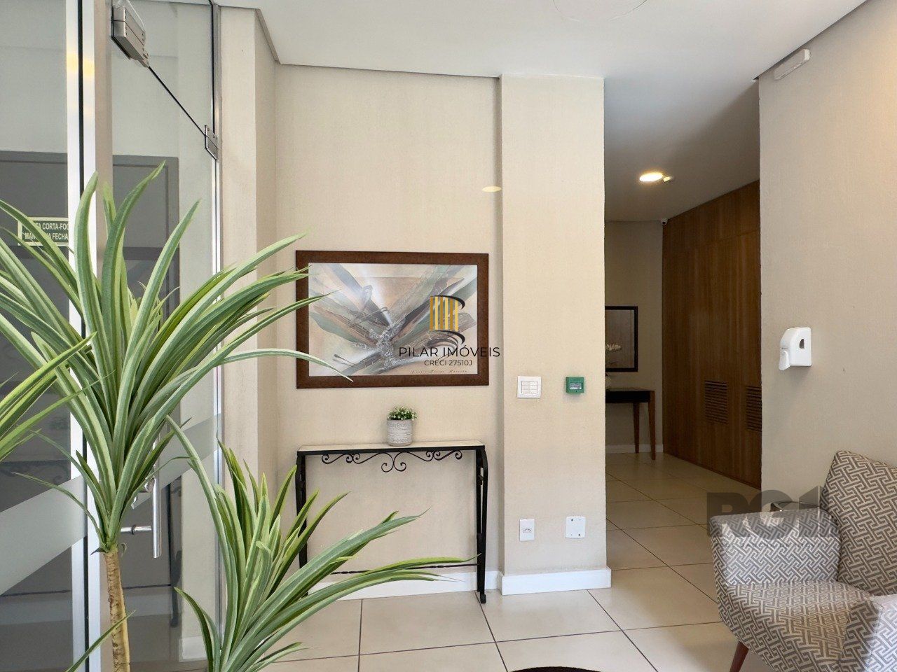 STUDIO SEMIMOBILIADO COM VAGA DE GARAGEM NO CENTRO HISTÓRICO