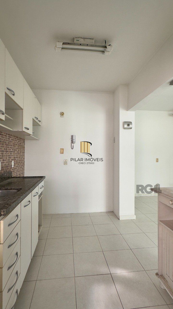COBERTURA COM 174M², DE FRENTE, 3 DORMITÓRIOS, EM ÓTIMA LOCALIZAÇÃO NO MENINO DEUS