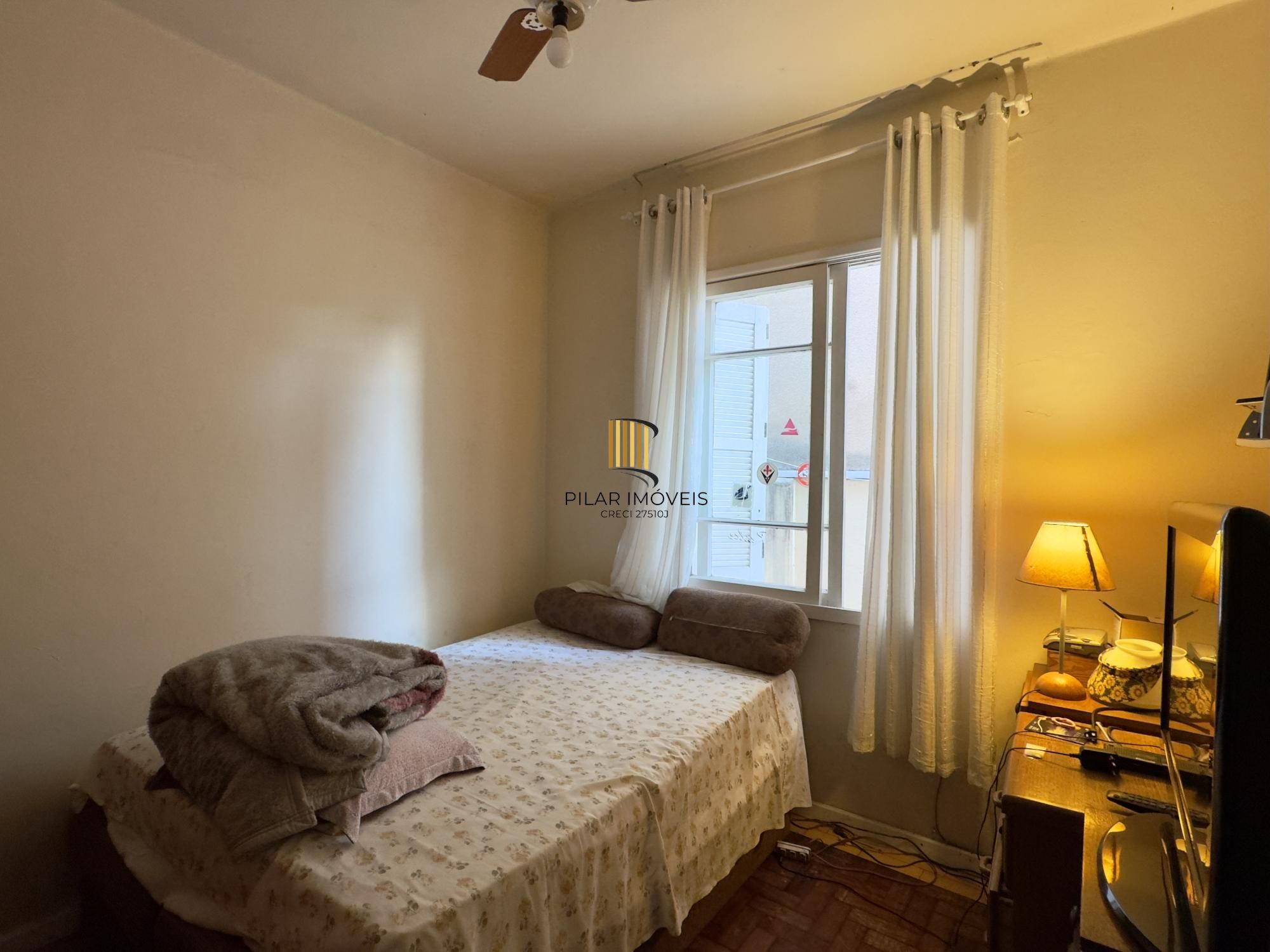Apartamento 2 dormitórios com pátio