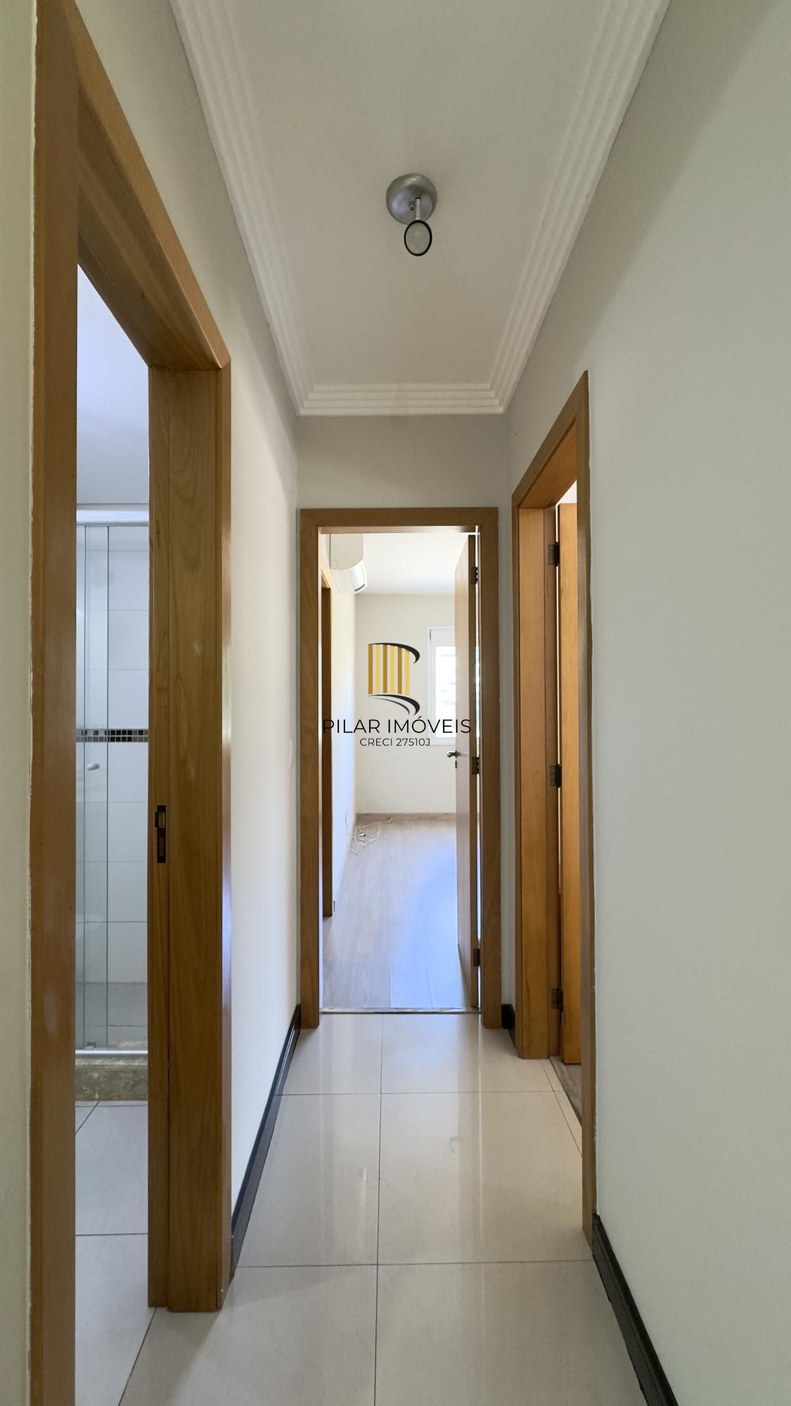 APARTAMENTO 2 DORMITÓRIOS, SENDO 1 SUÍTE COM VAGA DE GARAGEM NO BAIRRO SANTANA