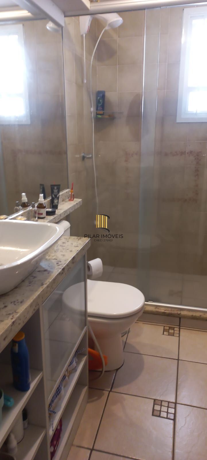 Apartamento de 2 dormitórios com garagem e sacada