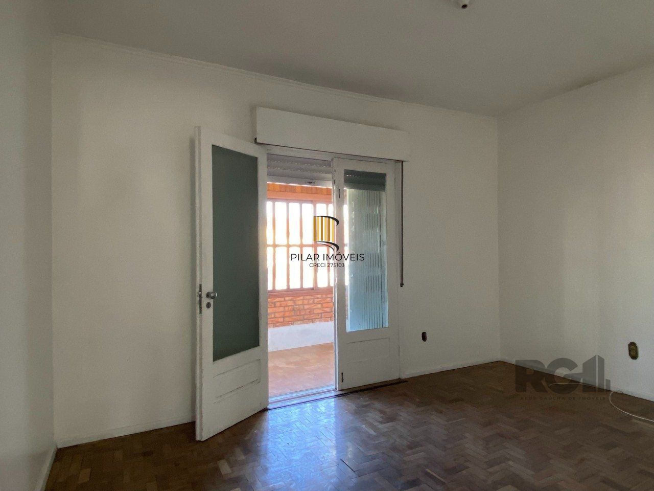 CASA COM 5 DORMITÓRIOS, ESPAÇO PARA FESTAS E PEÇAS AMPLAS PRÓXIMO AO IGUATEMI