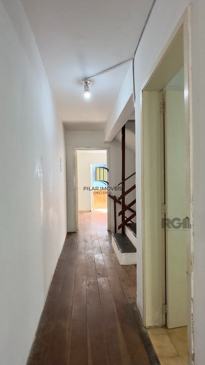 CASA COM 4 DORMITÓRIOS E PÁTIO COM CHURRASQUEIRA NO CENTRO HISTÓRICO