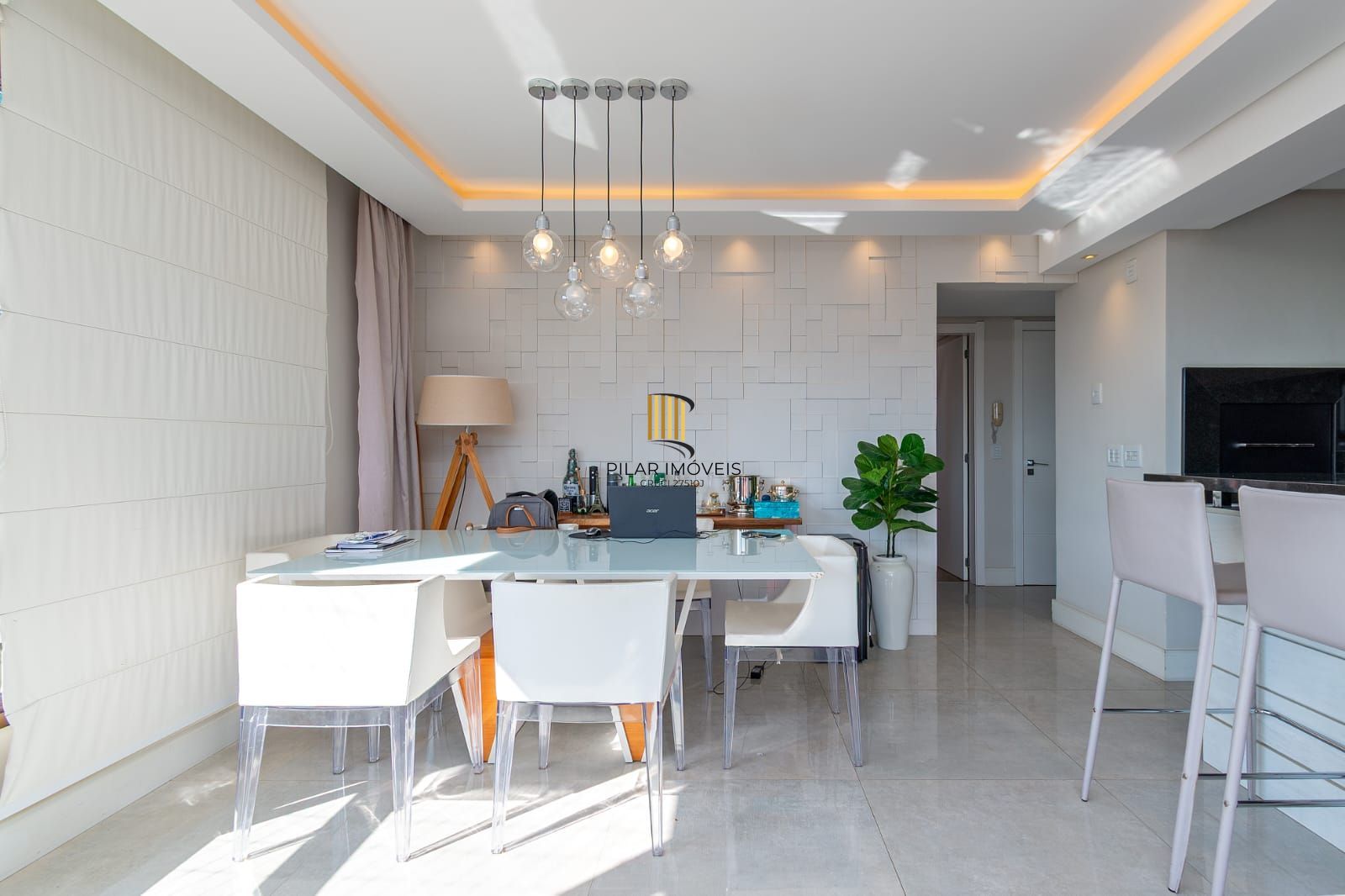 APARTAMENTODE 3 DORMITÓRIO COM SUÍTE E 2 VAGAS DE GARAGEM NO MENINO DEUS