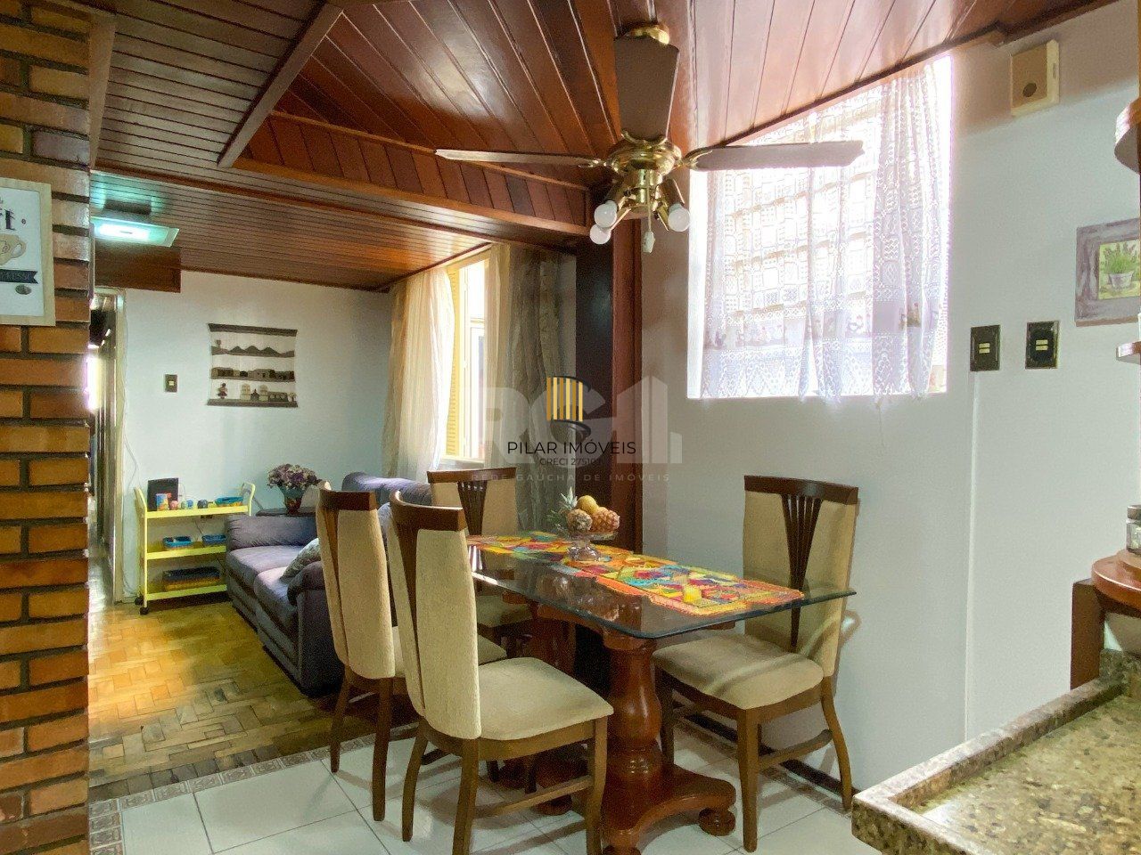 Apartamento 3 dormitórios, sendo 1 suíte, com 2 salas de estar, junto à Praça da Matriz