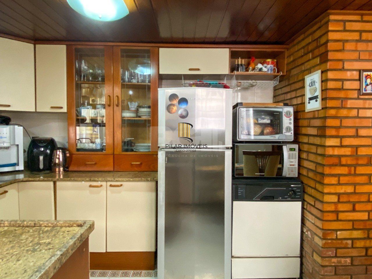 Apartamento 3 dormitórios, sendo 1 suíte, com 2 salas de estar, junto à Praça da Matriz