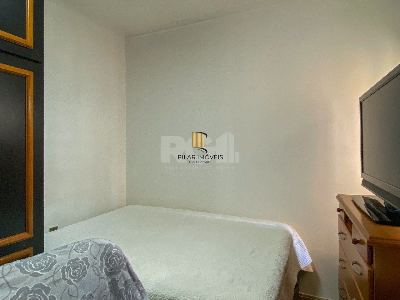 Apartamento 3 dormitórios, sendo 1 suíte, com 2 salas de estar, junto à Praça da Matriz