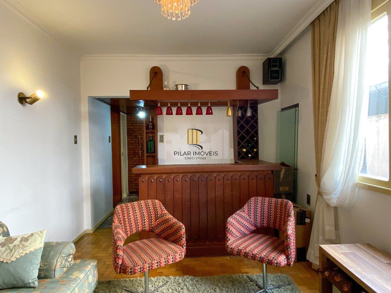 Apartamento 3 dormitórios, sendo 1 suíte, com 2 salas de estar, junto à Praça da Matriz