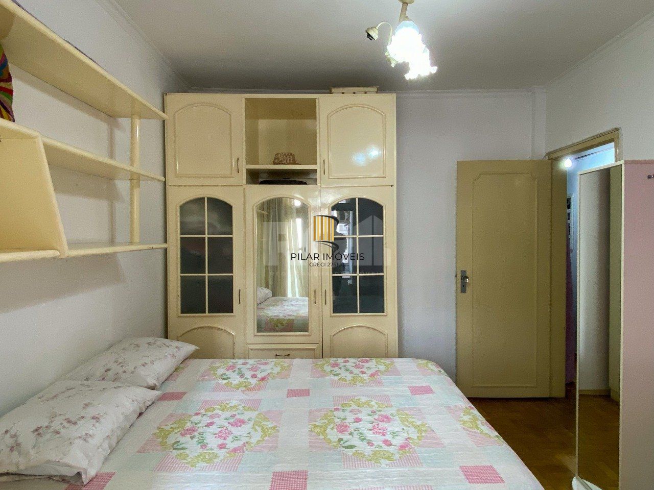 Apartamento 3 dormitórios, sendo 1 suíte, com 2 salas de estar, junto à Praça da Matriz