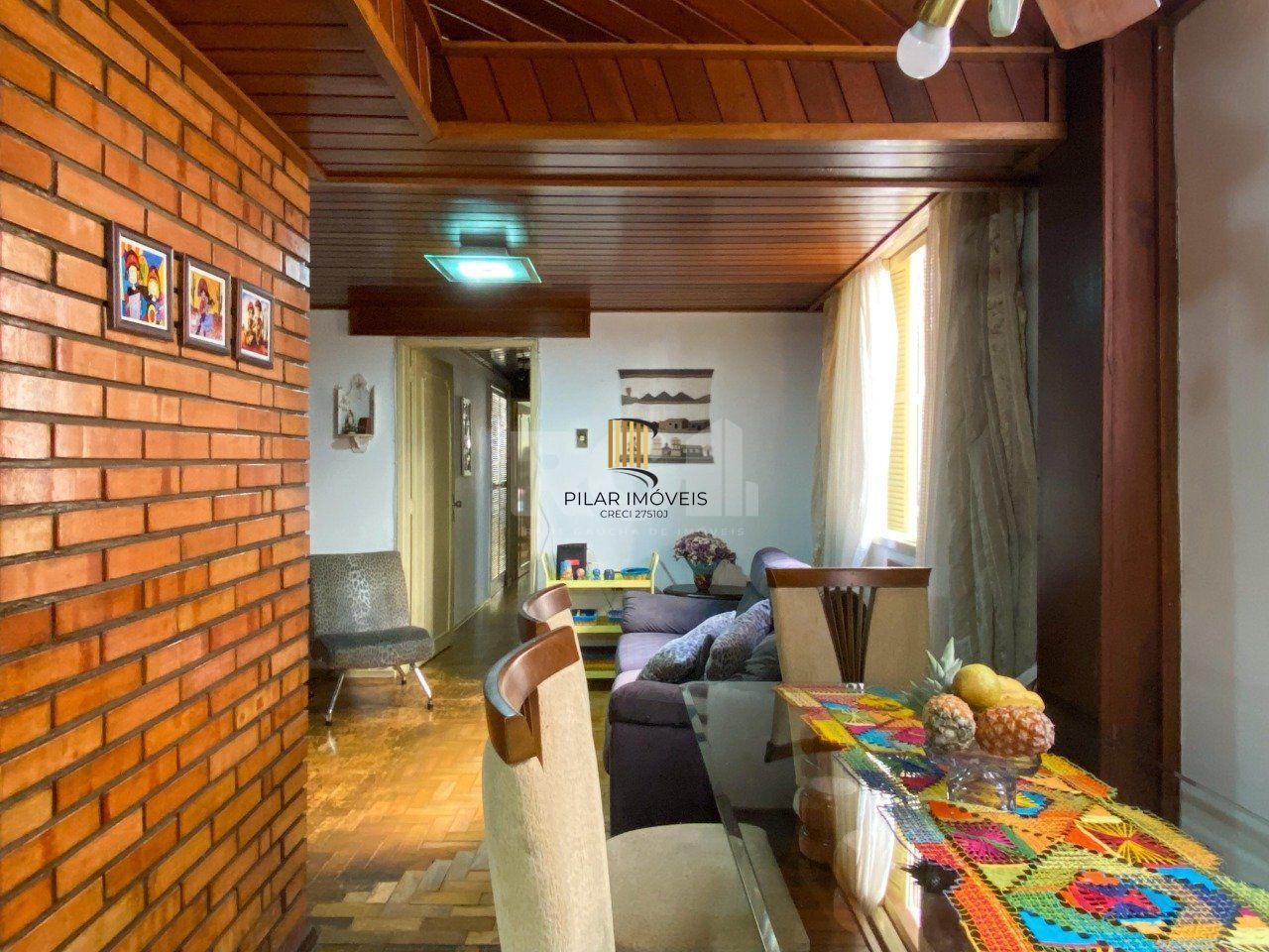 Apartamento 3 dormitórios, sendo 1 suíte, com 2 salas de estar, junto à Praça da Matriz