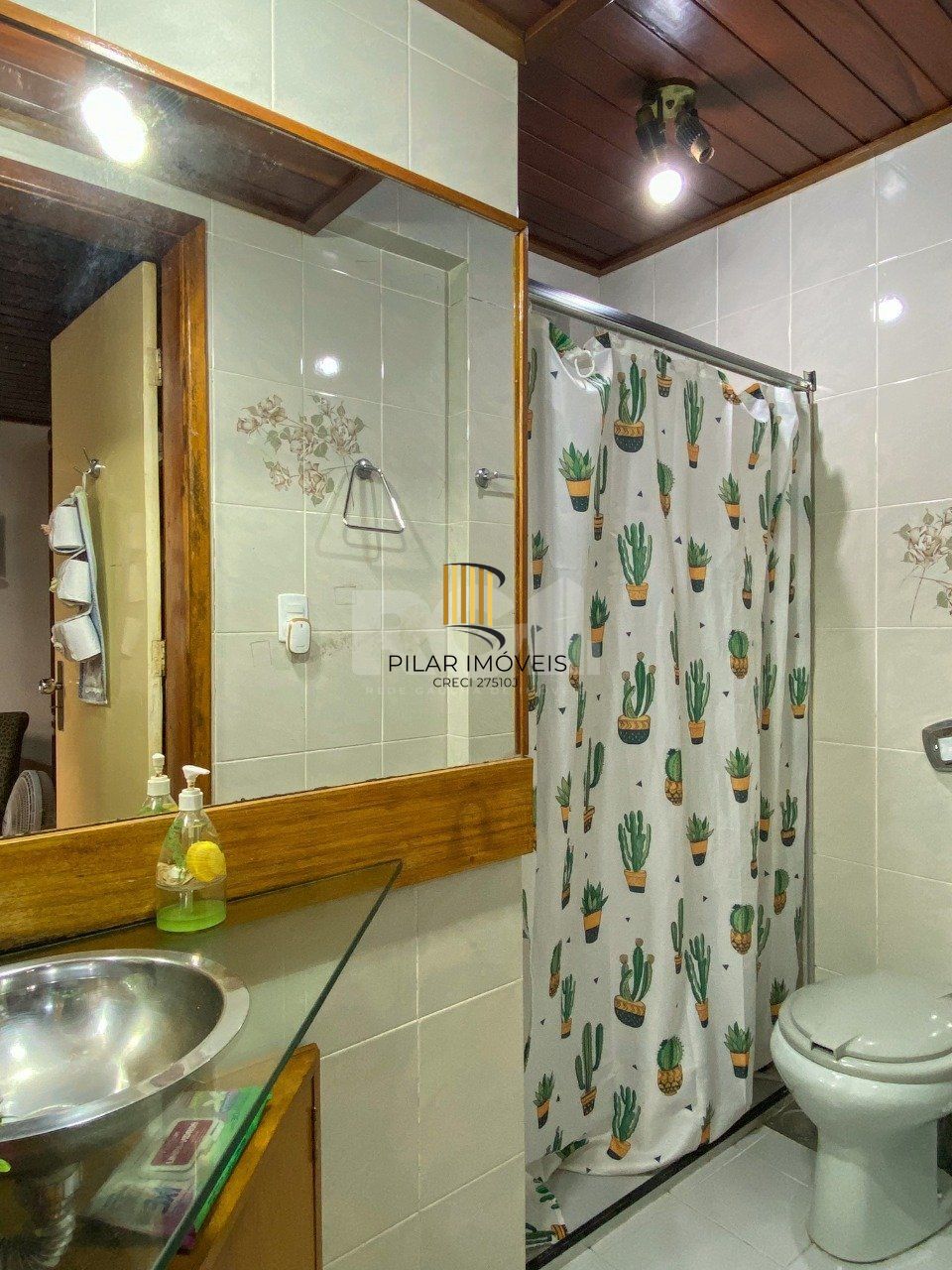 Apartamento 3 dormitórios, sendo 1 suíte, com 2 salas de estar, junto à Praça da Matriz