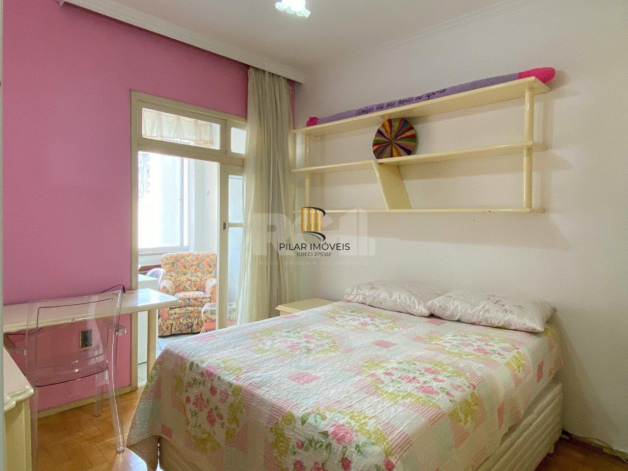 Apartamento 3 dormitórios, sendo 1 suíte, com 2 salas de estar, junto à Praça da Matriz