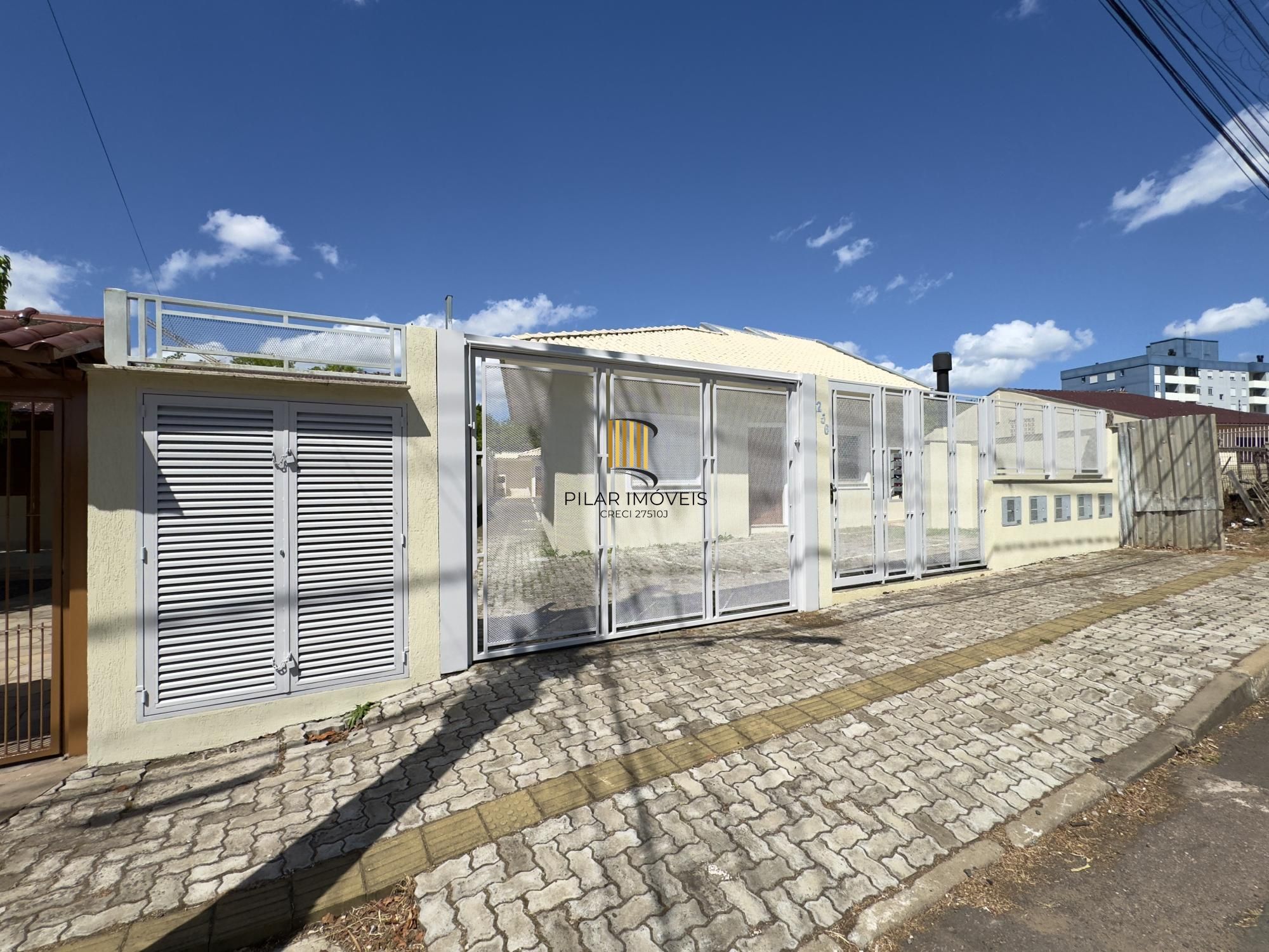 Casa em condomínio com 2 dormitórios, vaga de garagem e churrasqueira na Olaria