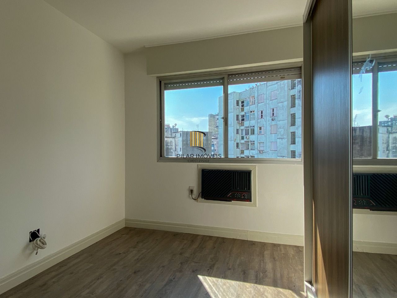 APARTAMENTO DE FRENTE, 1 DORMITÓRIO COM VAGA DE GARAGEM NA DUQUE