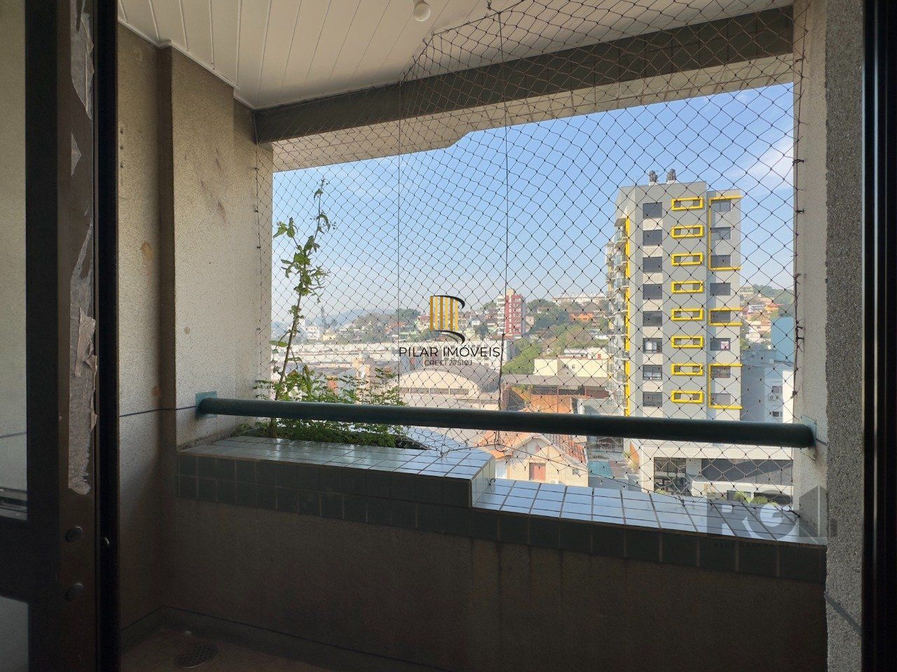 COBERTURA COM 174M², DE FRENTE, 3 DORMITÓRIOS, EM ÓTIMA LOCALIZAÇÃO NO MENINO DEUS