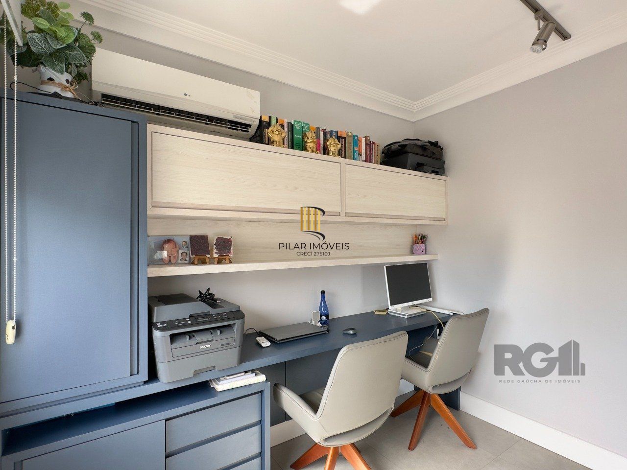 APARTAMENTO MOBILIADO COM PLANTA DIFERENCIADA E ÓTIMA LOCALIZAÇÃO