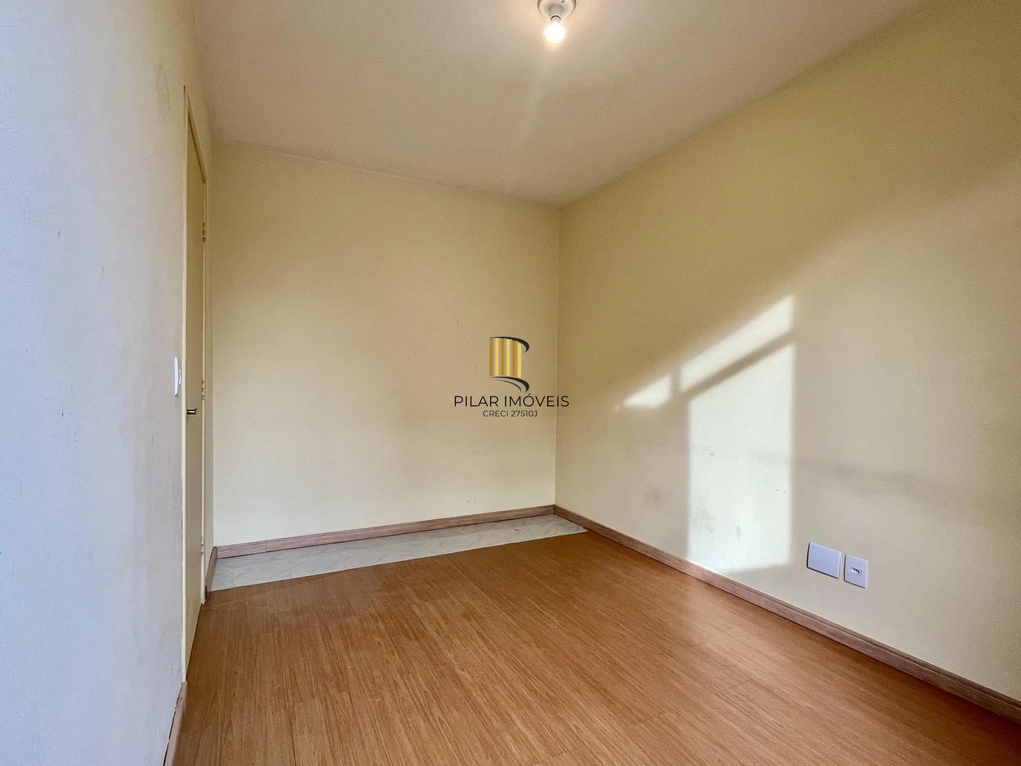 APARTAMENTO 1 DORMITÓRIO COM VAGA DE GARAGEM