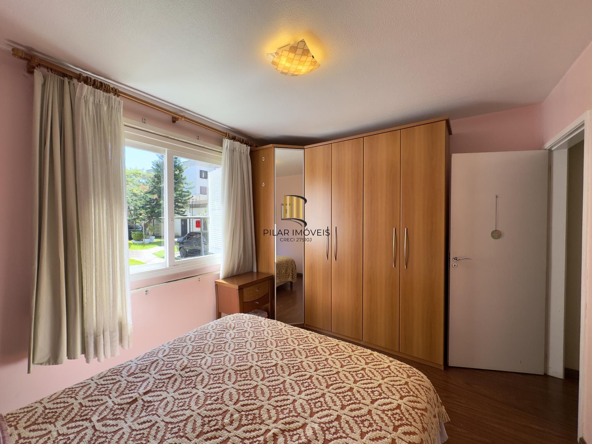 Apartamento 2 dormitórios com sacada e vaga de garagem próximo à PUCRS