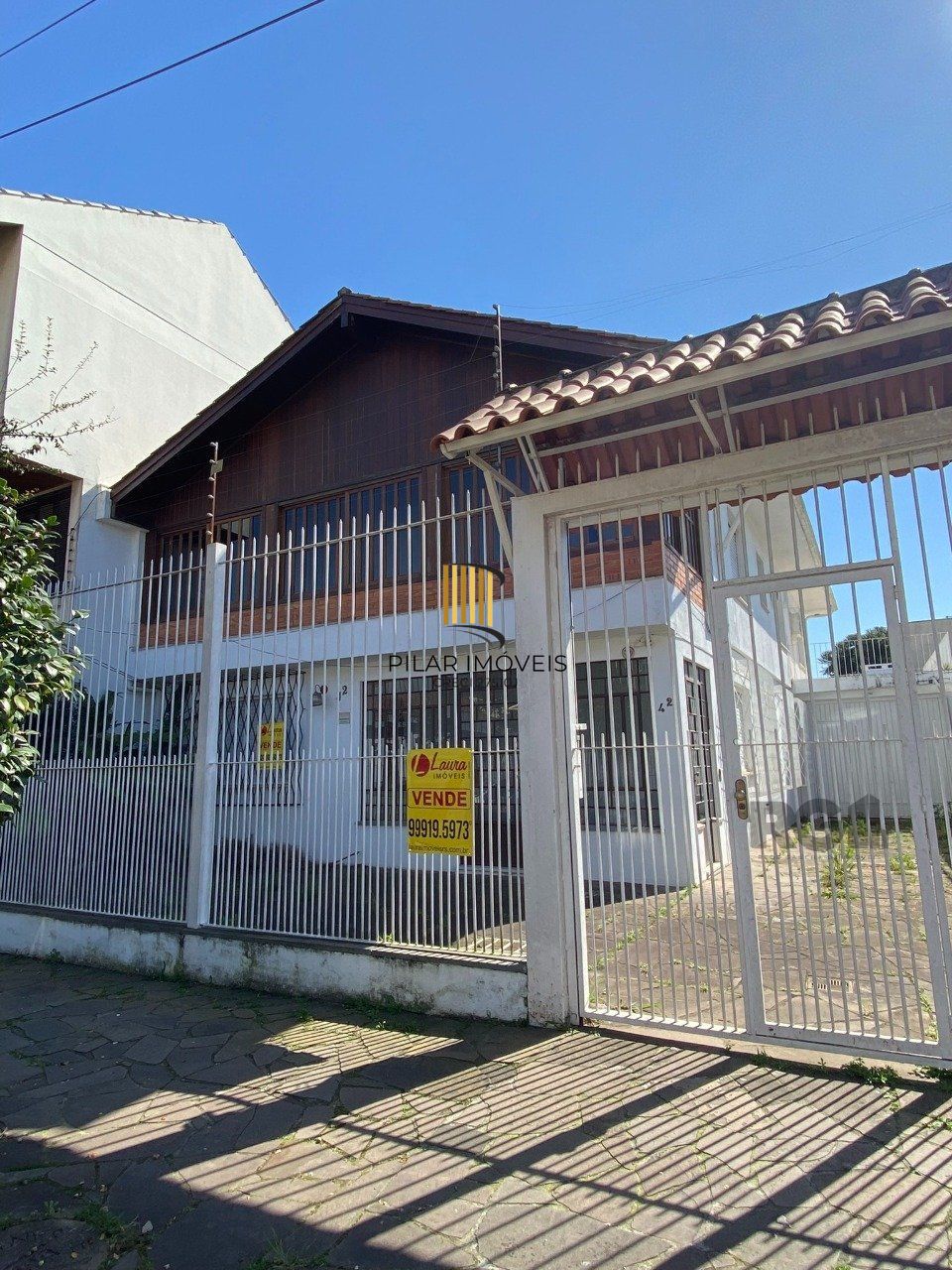 CASA COM 5 DORMITÓRIOS, ESPAÇO PARA FESTAS E PEÇAS AMPLAS PRÓXIMO AO IGUATEMI