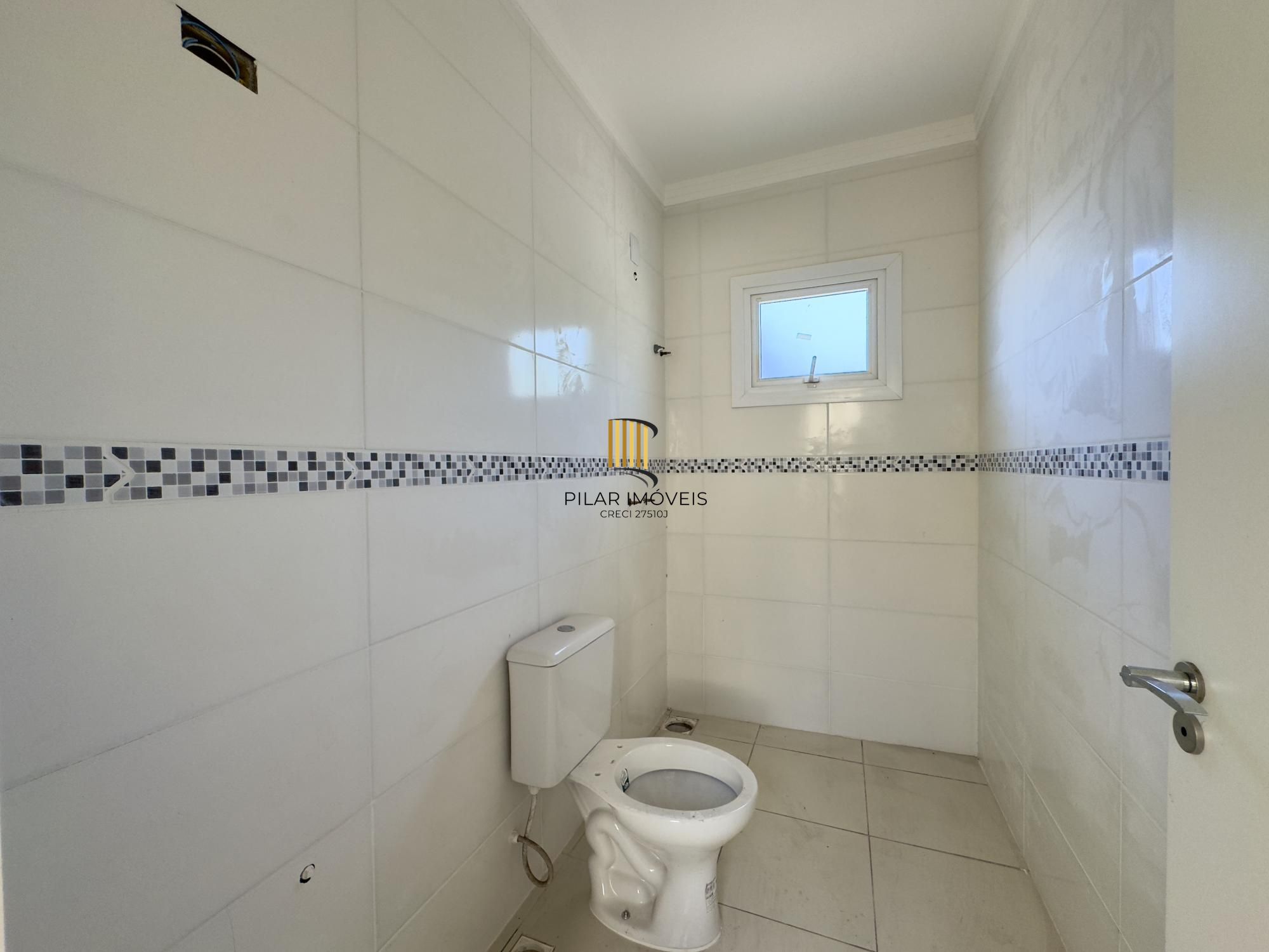 Casa em condomínio com 2 dormitórios, vaga de garagem e churrasqueira na Olaria