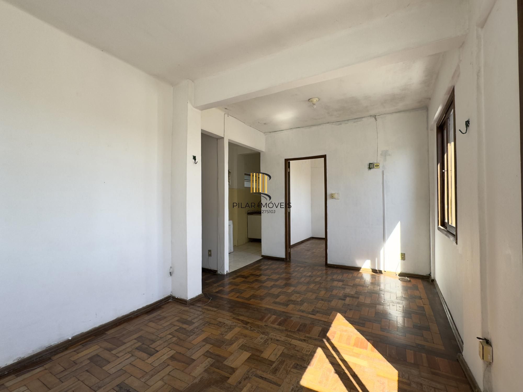 Apartamento 1 dormitório com vista e muito potencial no Centro Histórico