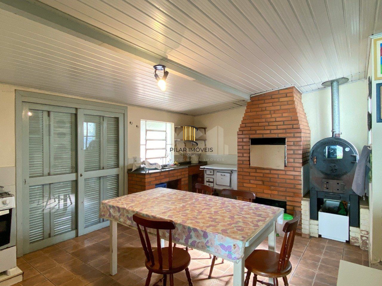 Casa com 4 dormitórios, no bairro Nossa Senhora das Graças em Canoas/RS