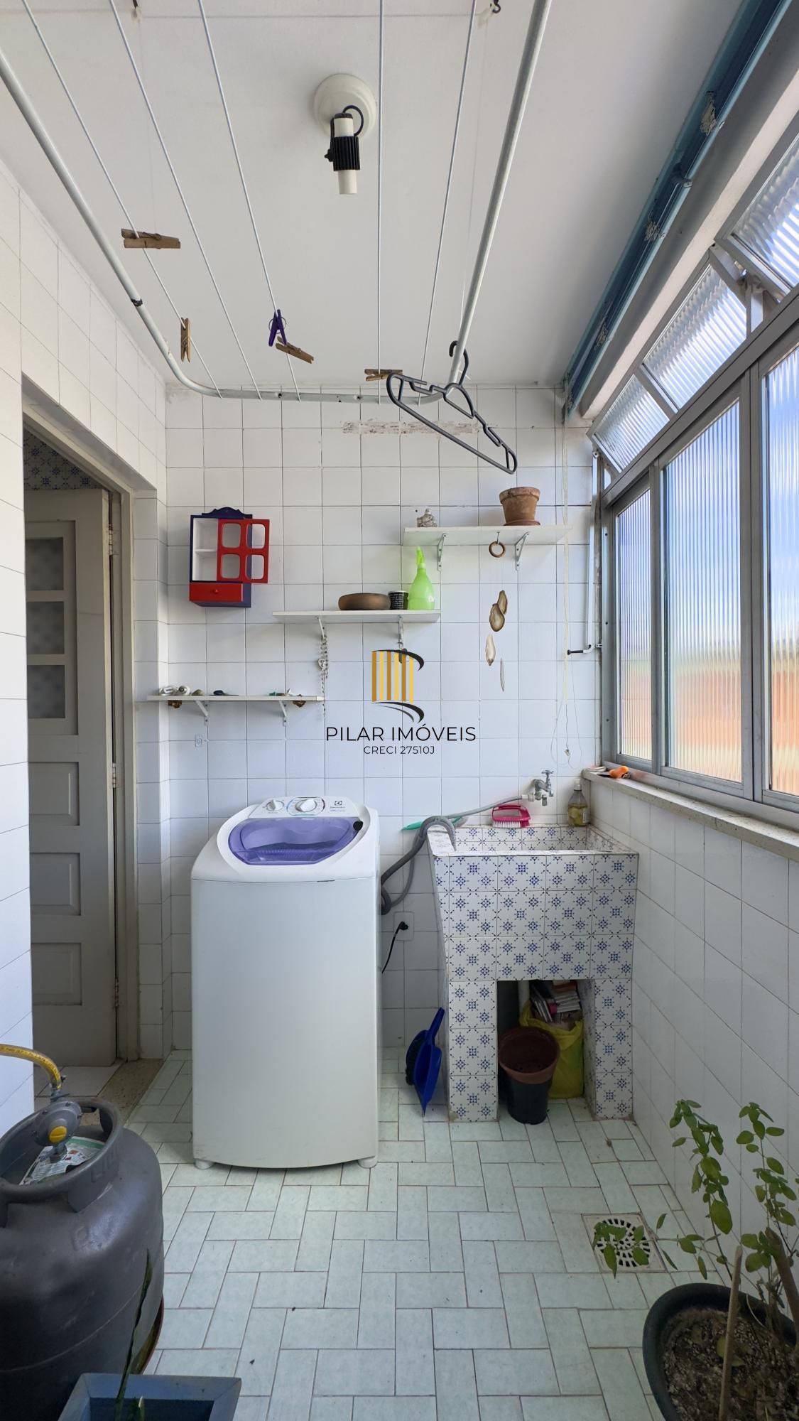 Apartamento amplo de 2 dormitório ao lado do Mãe de Deus e próximo da Orla