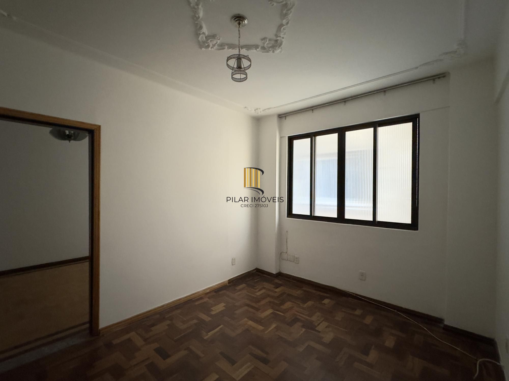 APARTAMENTO 2 DORMITÓRIOS TOTALMENTE REFORMADO NO CENTRO HISTÓRICO